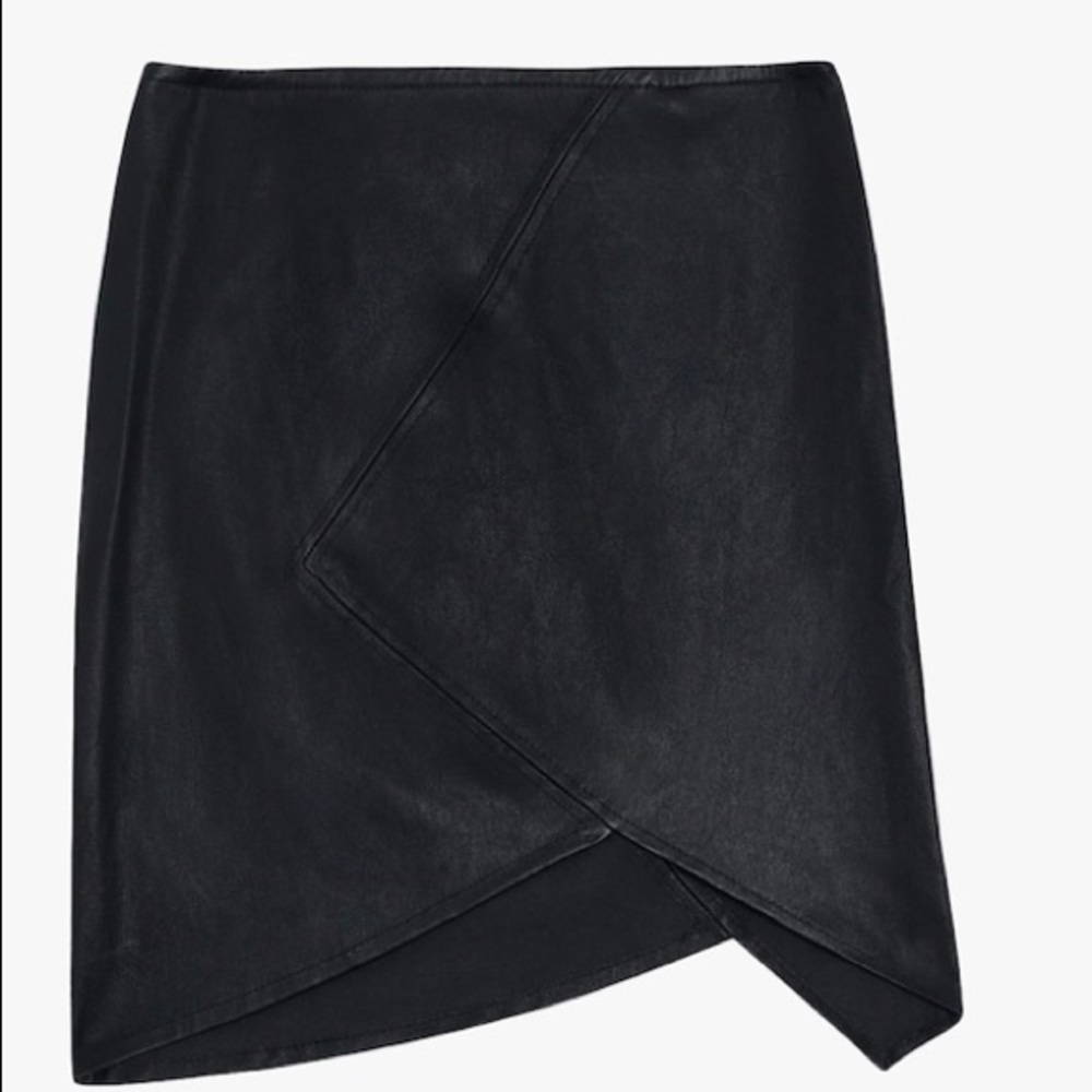 Fashion Nova blk Mini leather skirt M